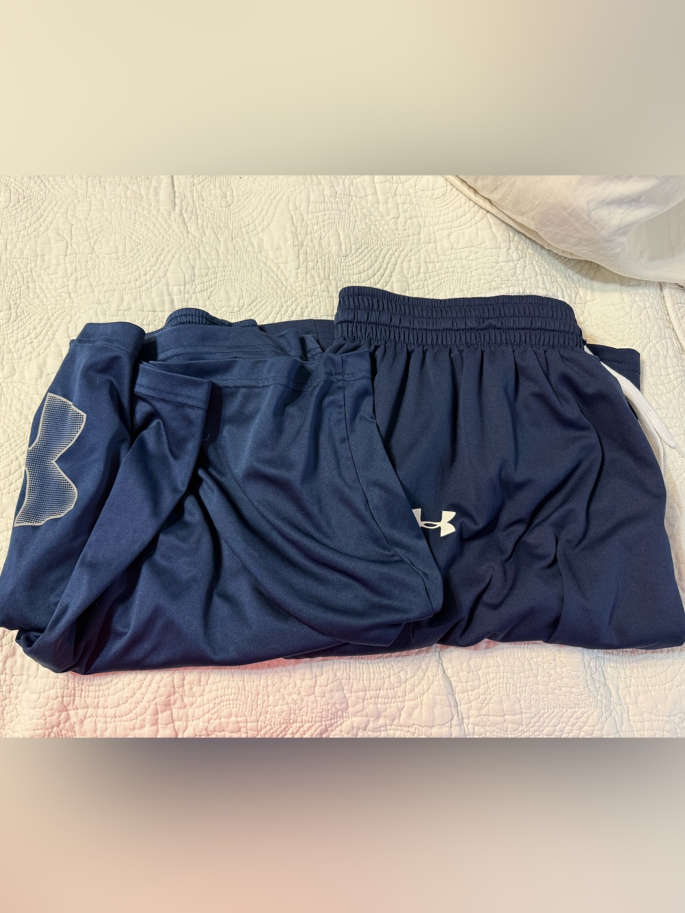 Bundle of 2 pair Under Armour Heatgear men’s Large basketball shorts navy/white